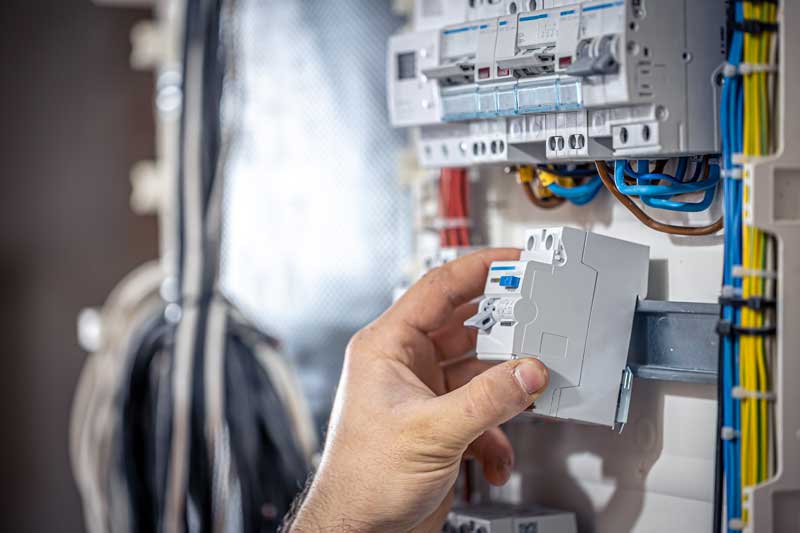 Instalaciones Eléctricas, Sanitarias y de Gas